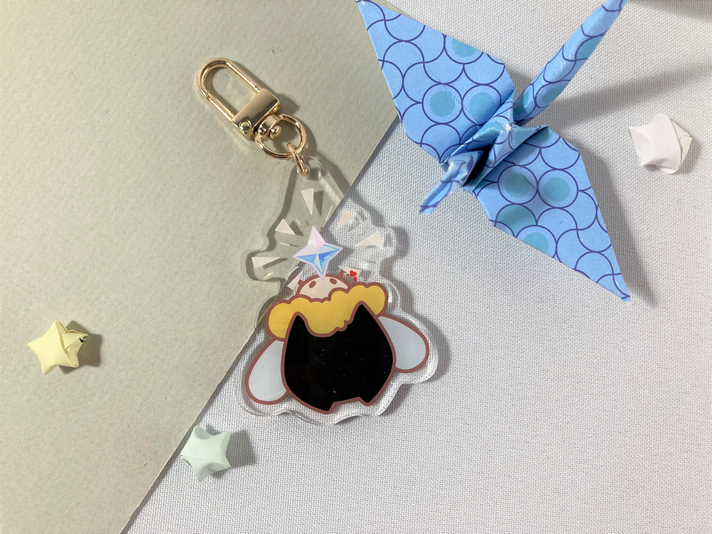 Primo Bee Acrylic Charm